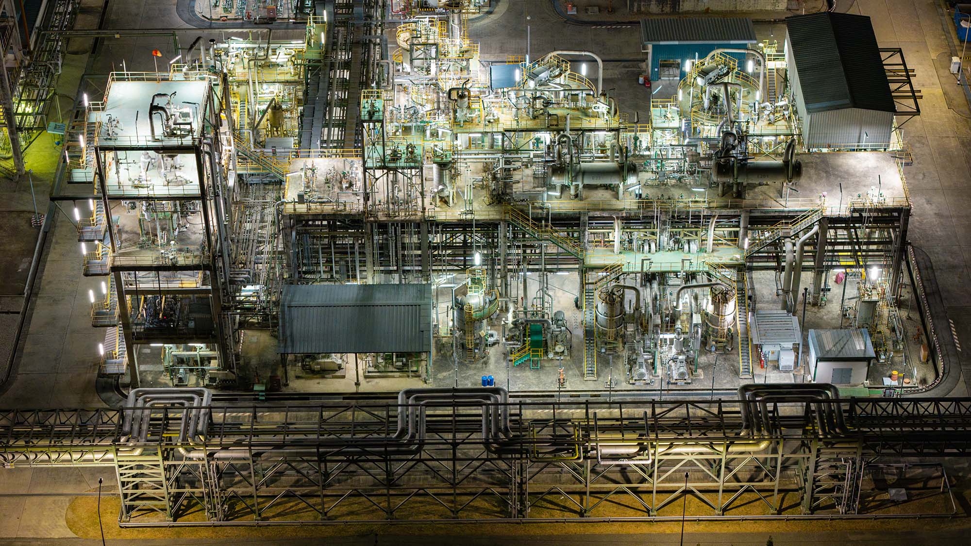 illuminated-industrial-refinery-at-night