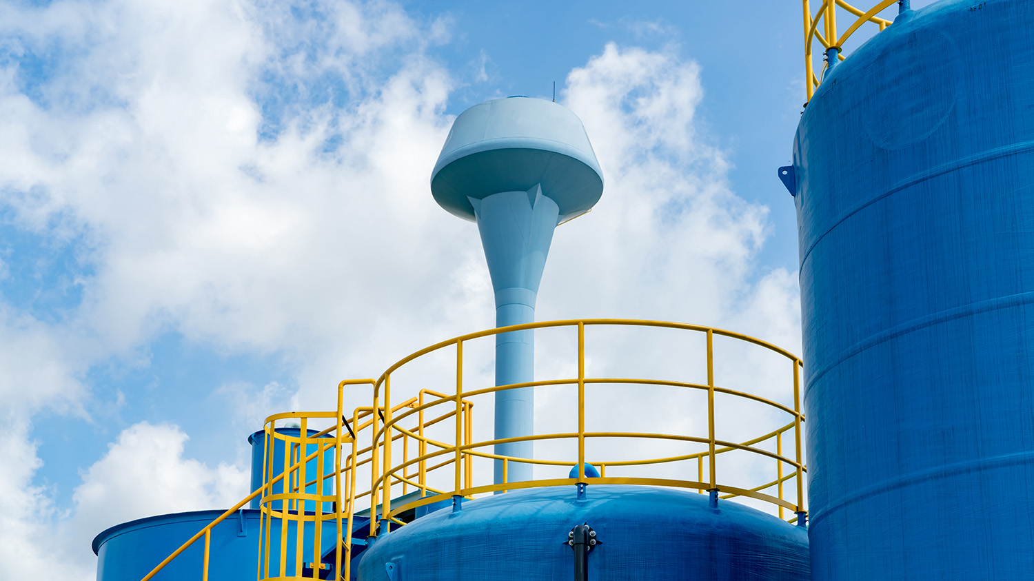 closeup-fuel-storage-tank-in-petroleum-refinery-b-2026-03-18-04-35-23-utc