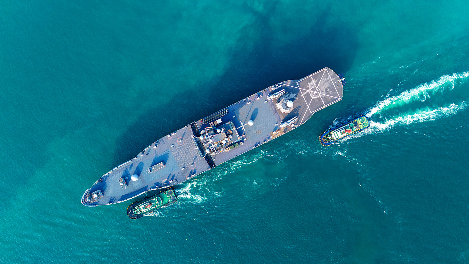 large-naval-amphibious-assault-ship-being-assisted-2026-06-11-01-58-29-utc